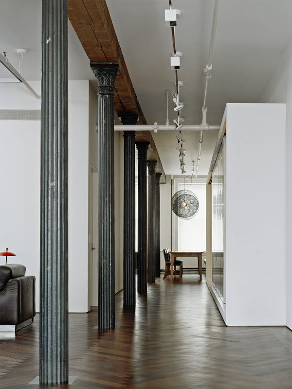 White-street-loft_hall-columns-600-xxx_q80