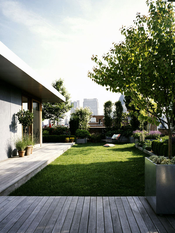 Grand-street-residence_lawn-vertical-600-xxx_q80